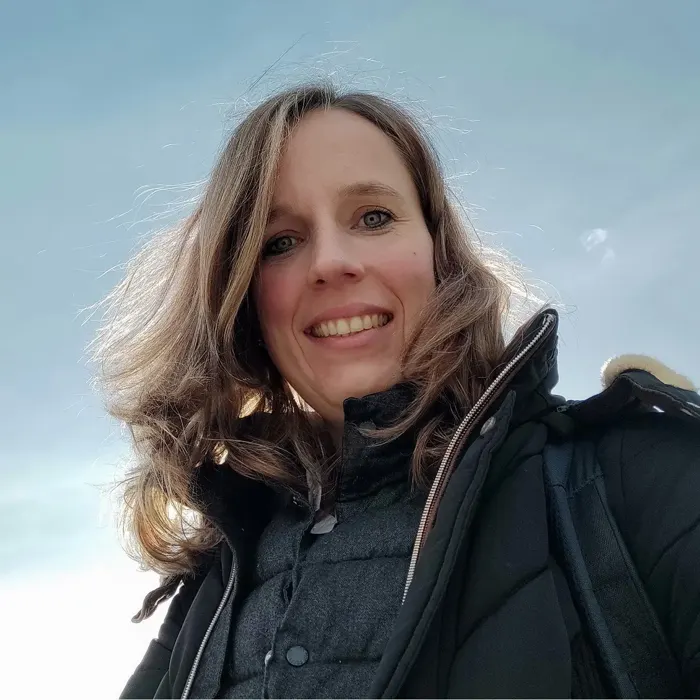 Nicole Werner lächelnd im Freien